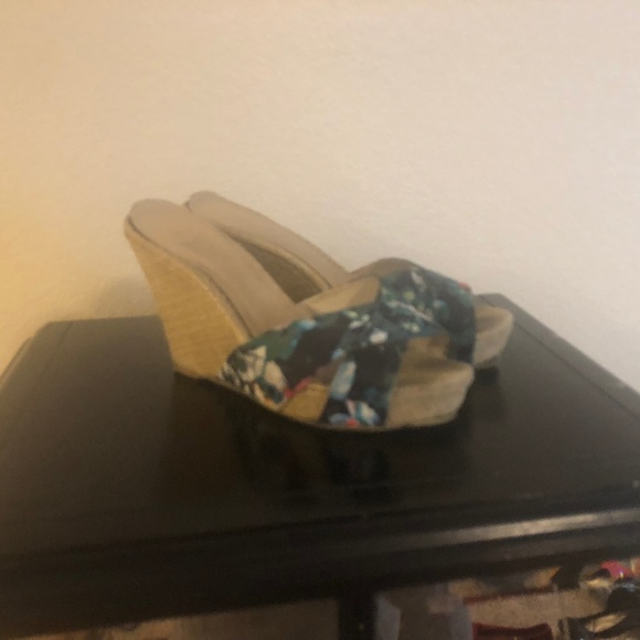 Pumps - Picture 1 of 3